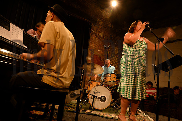 fallintojazzcafealias92224-1987