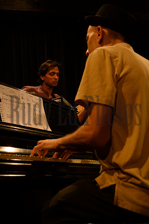fallintojazzcafealias92224-2034