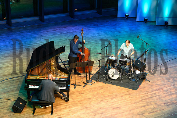 billychildstrio7726skidmorejazz-2352