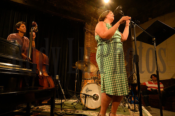 fallintojazzcafealias92224-1933