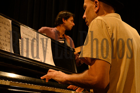 fallintojazzcafealias92224-2046