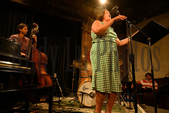 fallintojazzcafealias92224-1937