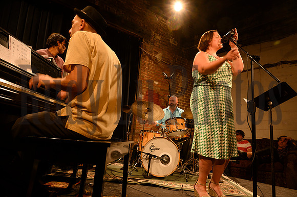 fallintojazzcafealias92224-1967