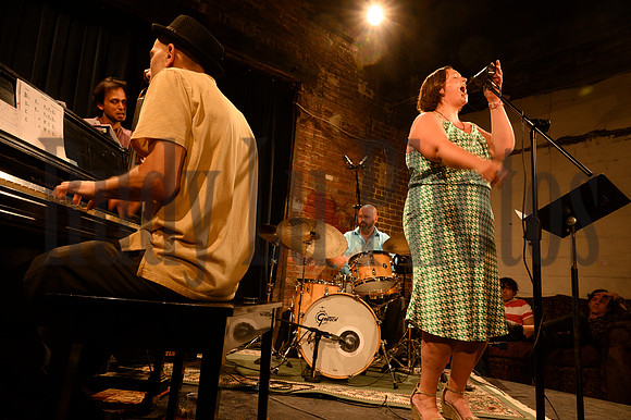 fallintojazzcafealias92224-1963