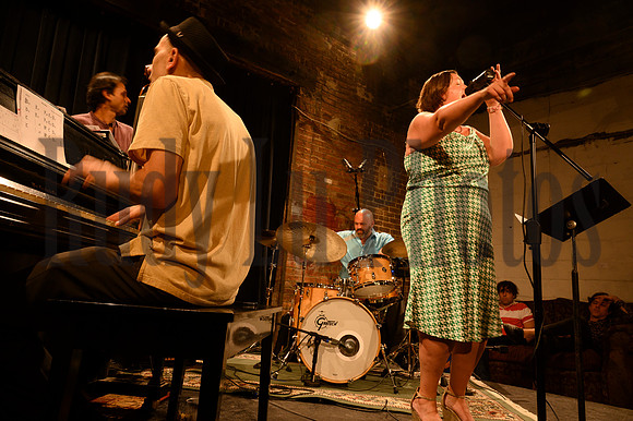 fallintojazzcafealias92224-1958
