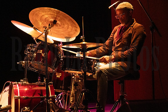 billfriselltrioegg1116124-4188