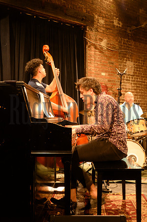 fallintojazzcafealias92224-2210