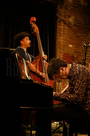 fallintojazzcafealias92224-2121